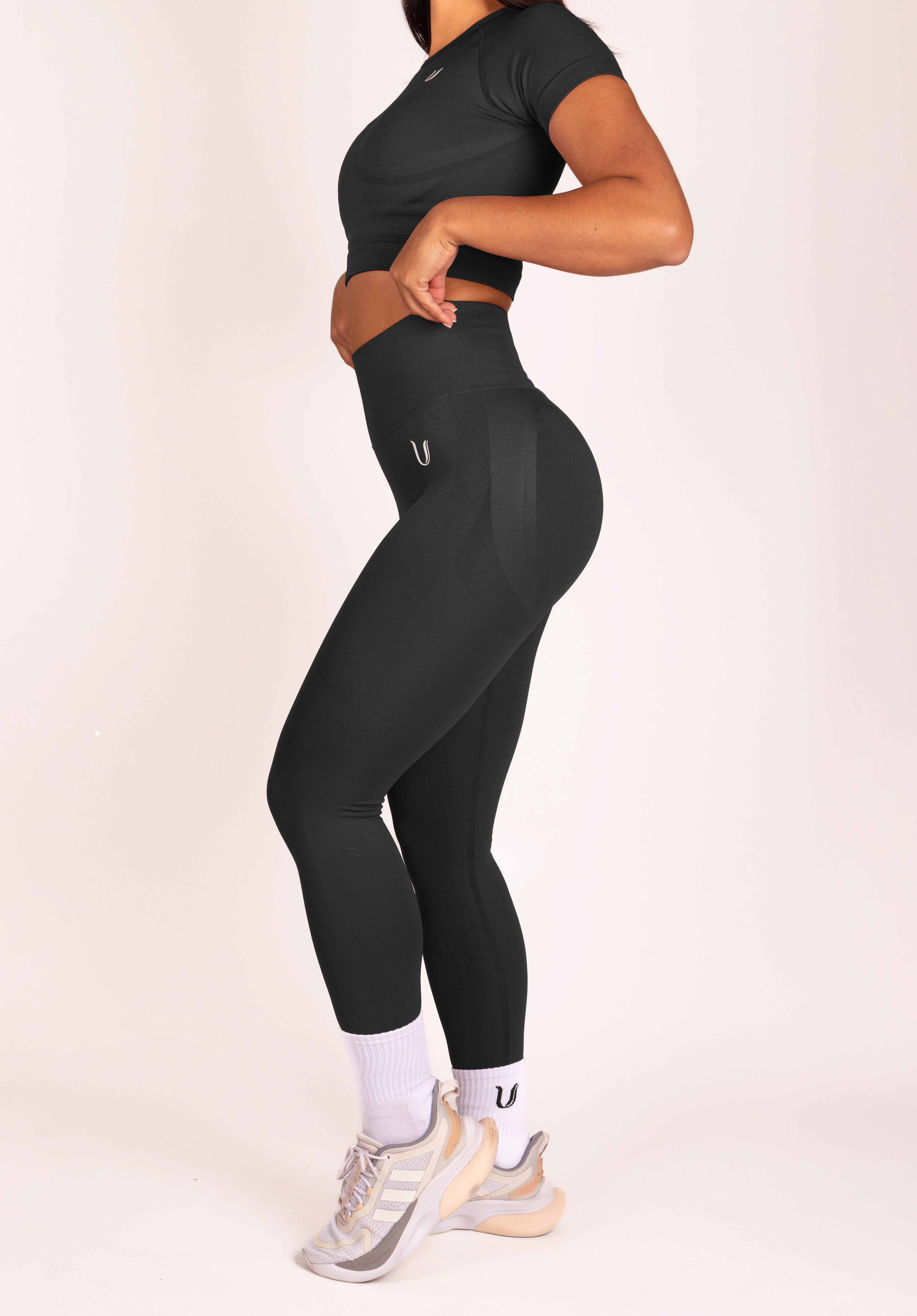Leonie Top Shirt Zwart - Dames workout kleding achterkant