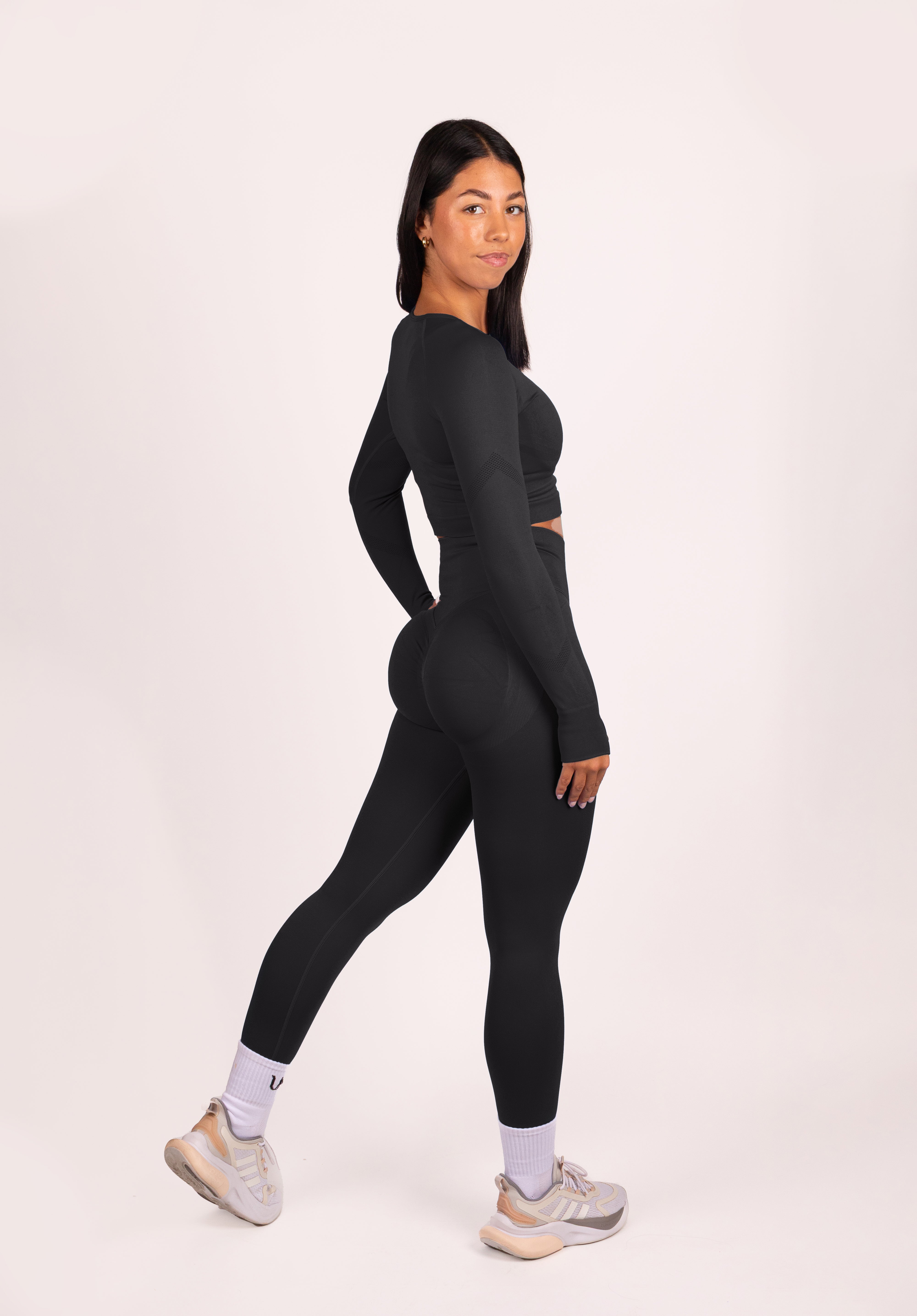 Leonie Premium Scrunch Legging Zwart - Dames fitness kleding zijkant